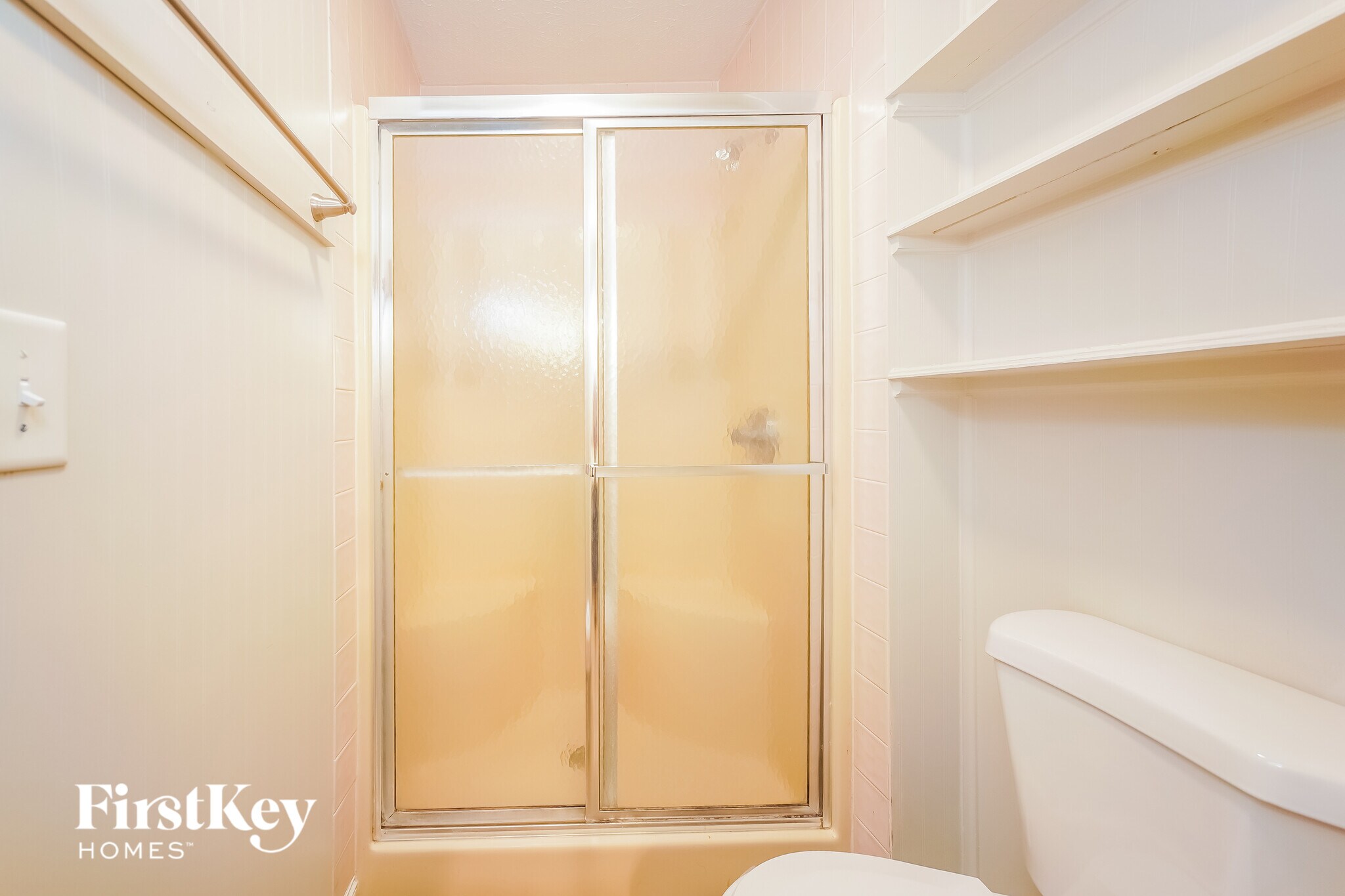 Building Photo - 825 Country Ln