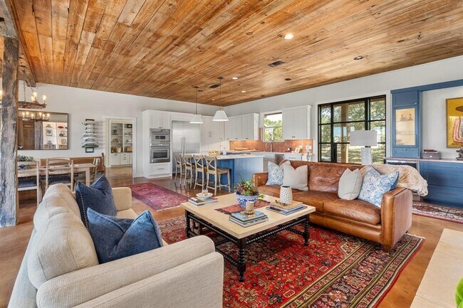 Building Photo - 2300 W Fitzhugh Rd