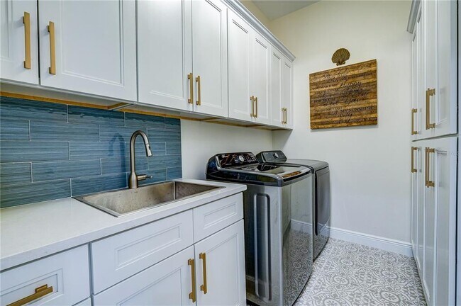 Building Photo - 4709 Mainsail Dr