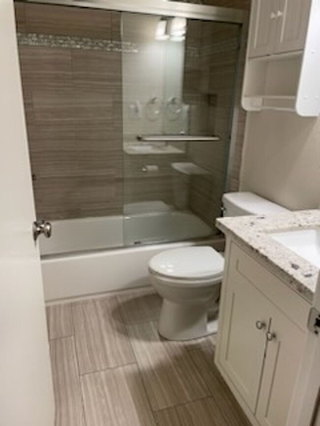Building Photo - Beautiful remodeled 2 bedroom and 1 bath c...