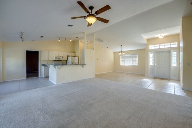 Building Photo - COMING SOON! 3 bedroom 2 bathroom single f...