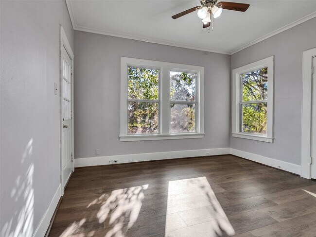 Building Photo - 4625 Bell St