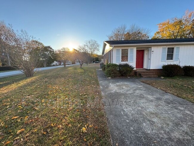 Building Photo - 115 Wardview Ave