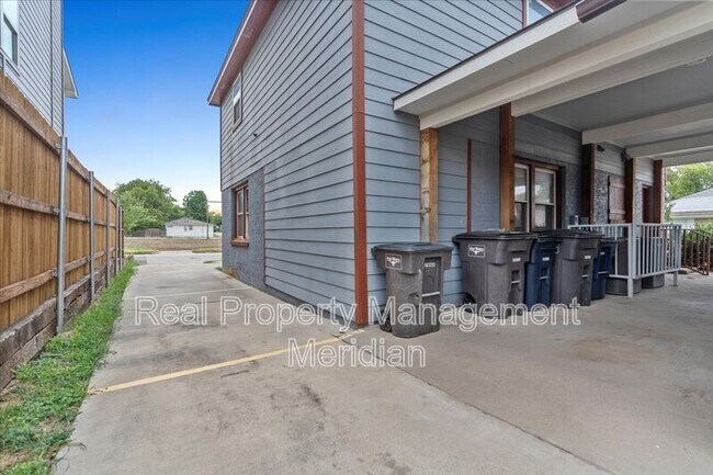Building Photo - 3201 McCart Ave