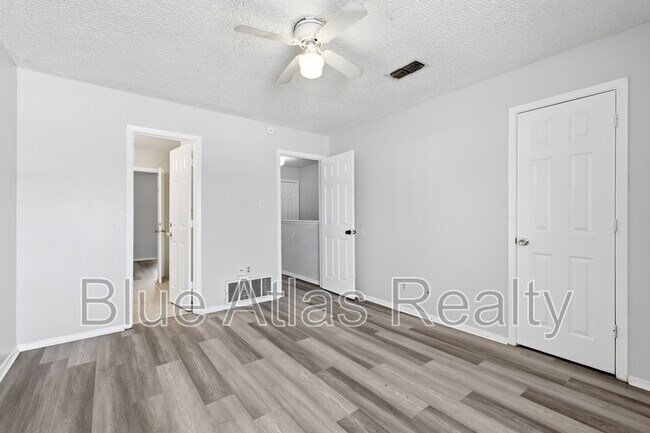 Building Photo - 3828 Coates Cir