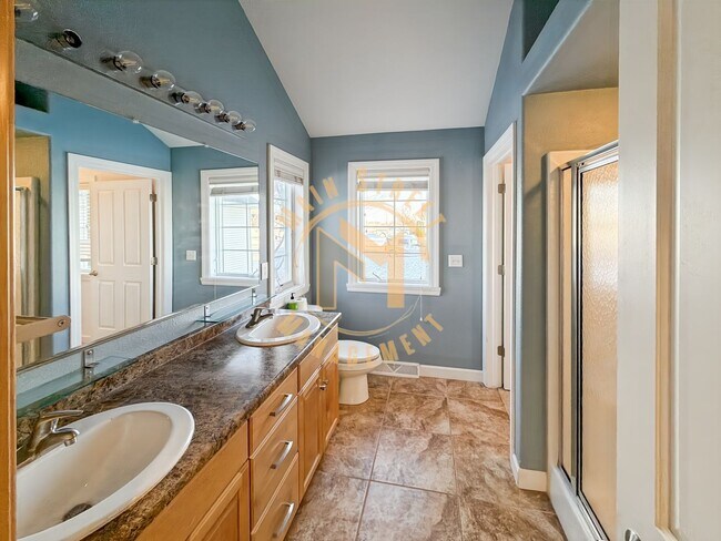 Building Photo - Executive Duplex: 3 Bed 3.5 Bath w/ 2 Stall Heated Garage