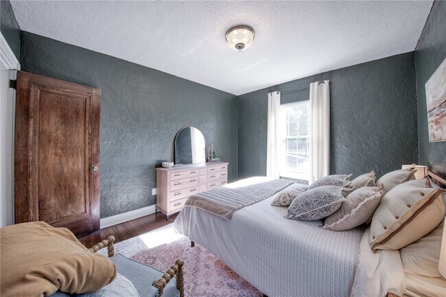 Building Photo - 261 Catalpa Pl