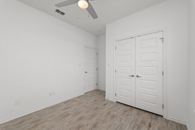 Building Photo - 2715 Maria Dr
