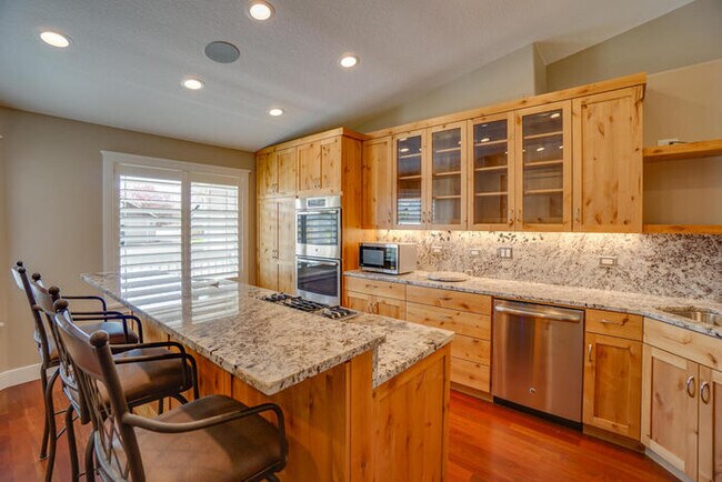 Building Photo - BEAUIFUL RAMBLER IN SOUTHVIEW HEIGHTS