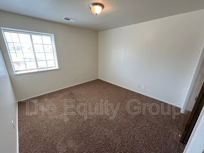 Building Photo - 4220 W Cypress Ave