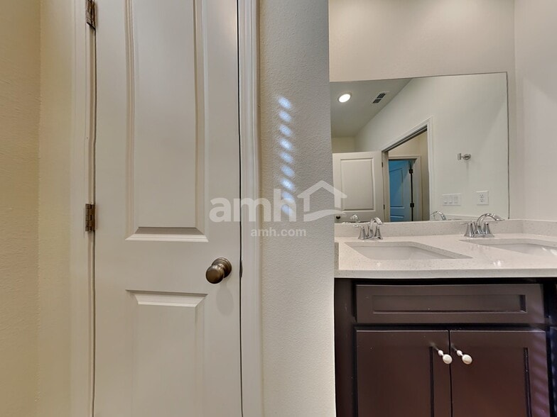 Building Photo - 2927 Rolling Acres Rd