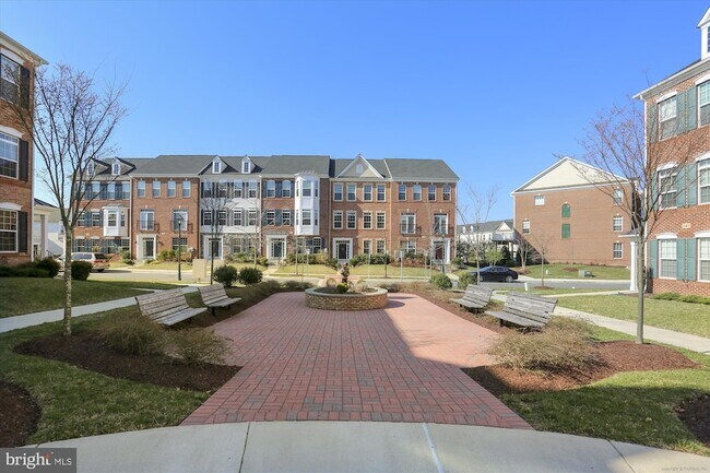 Building Photo - 217 Highland Ridge Ave