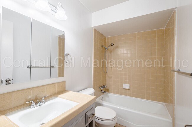 Building Photo - 4308 Parkwood Ct