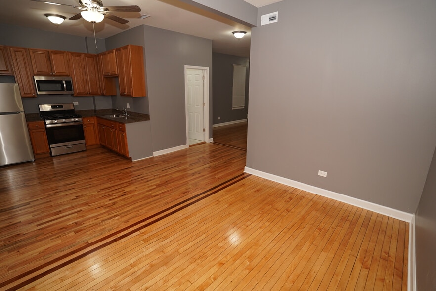 Building Photo - 6948 S Dorchester Ave