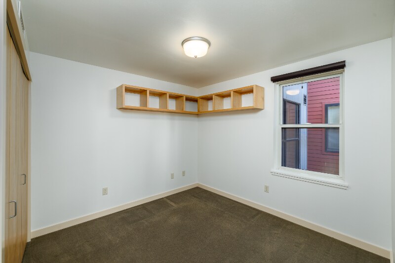 Building Photo - 228 S Cottonwood Rd