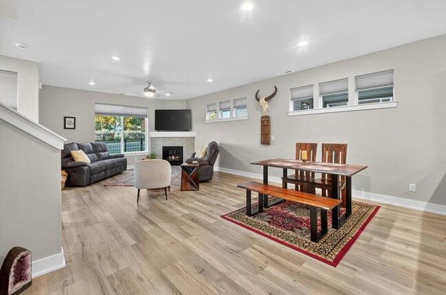 Building Photo - Attractive Modern Easton 3 Bedroom Home