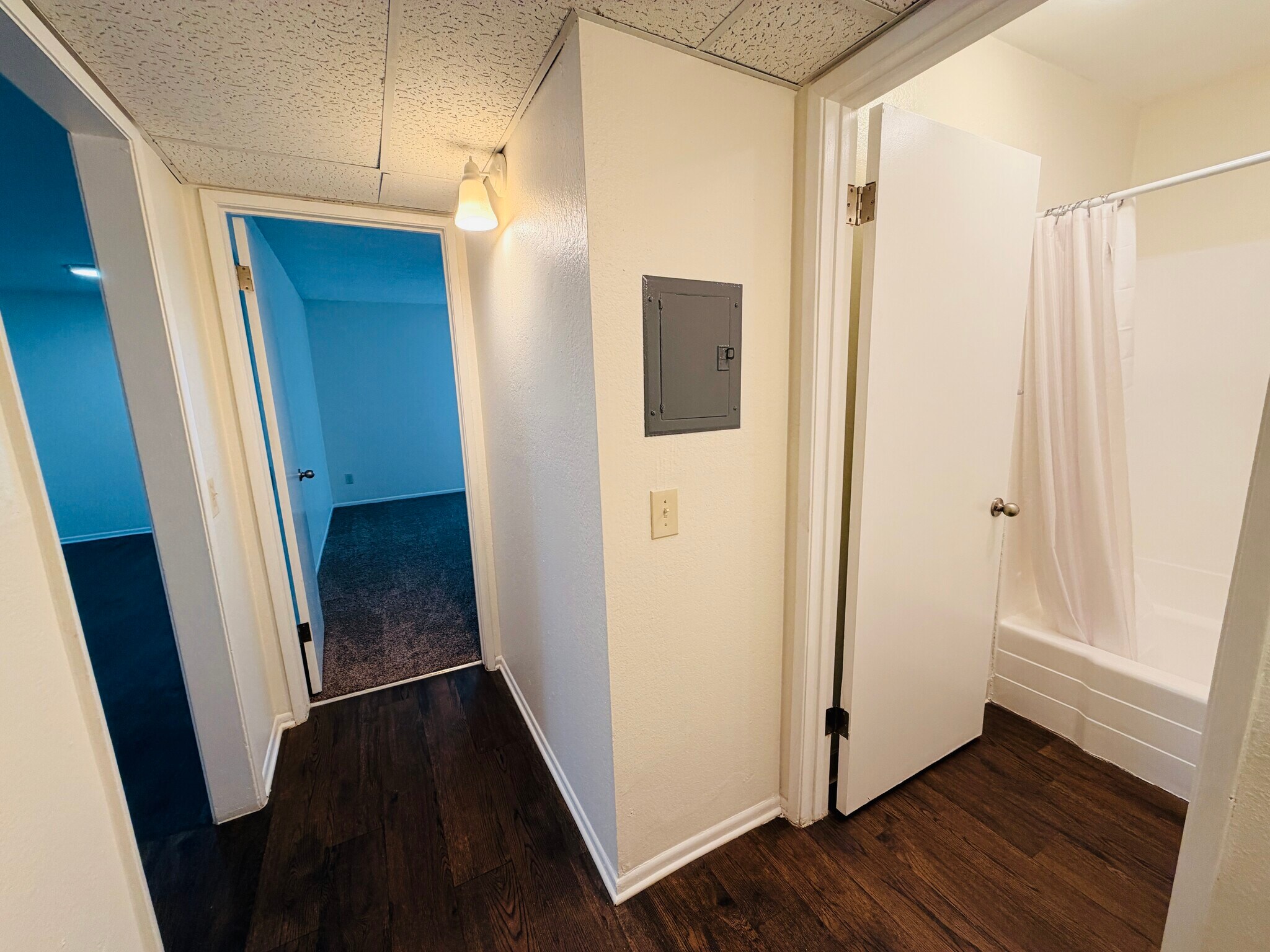 Hallway - 24851 Walnut St