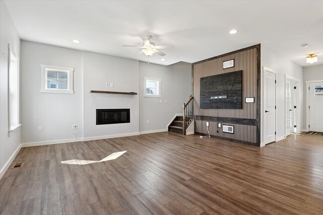 Building Photo - Available Immediately – 4 Bedroom, 2.5 Bat...