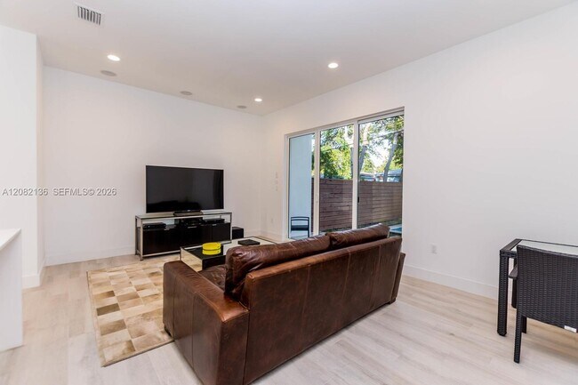 Building Photo - 2875 SW 33rd Ct