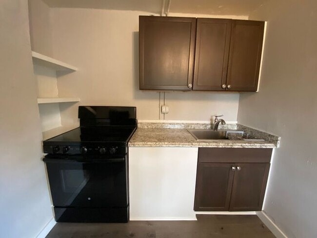 Building Photo - Newly Renovated One Bedroom in Elizabeth Park