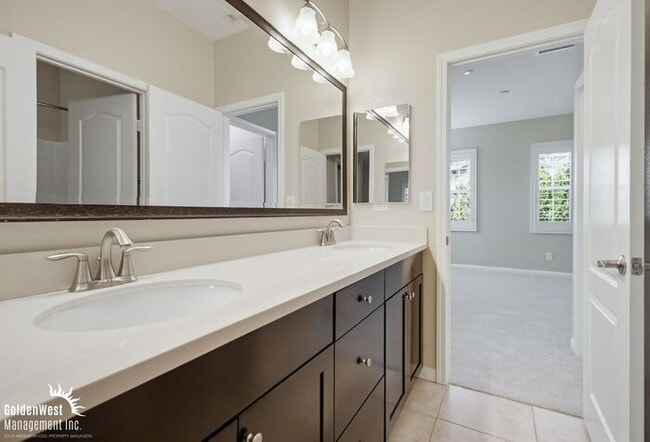 Building Photo - Beautifully Appointed 5Bdm 4Ba Home Located in San Marcos!