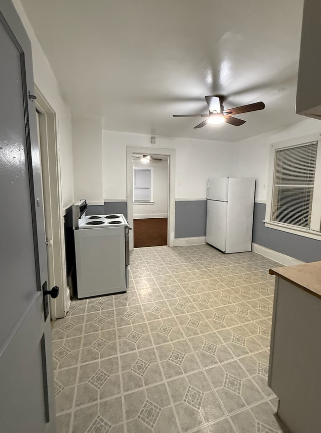 Building Photo - 14011 Glendale Ave