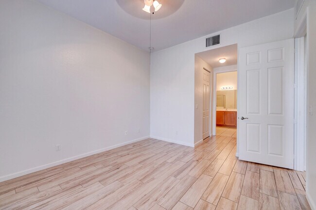 Building Photo - 10560 SW Stephanie Way