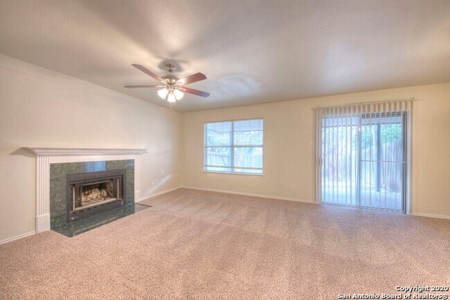 Building Photo - 3 Bedroom/2.5 Bath located in Villas at Northgate