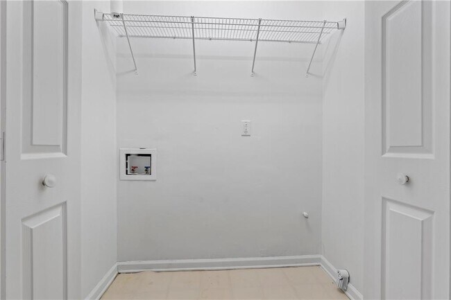 Building Photo - 1249 McLendon Dr