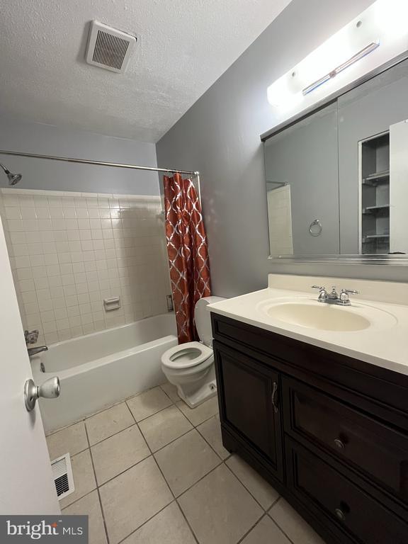 Building Photo - 18451 Stone Hollow Dr