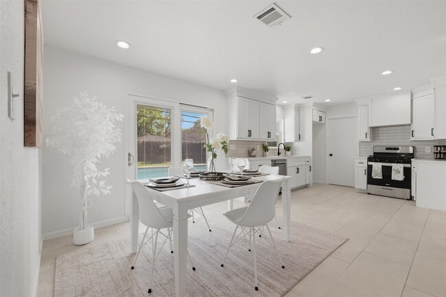 Building Photo - 5221 Libbey Dr