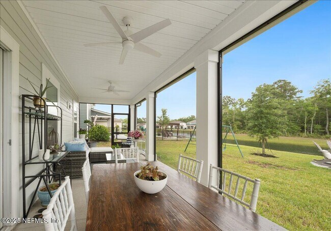 Building Photo - 552 Meadow Creek Dr