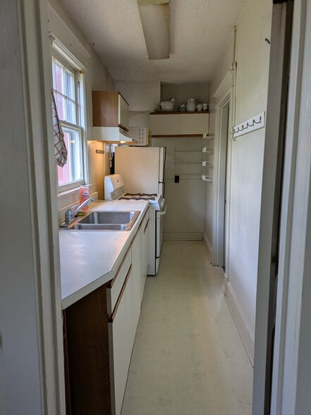 kitchen - 6604 1st St NW