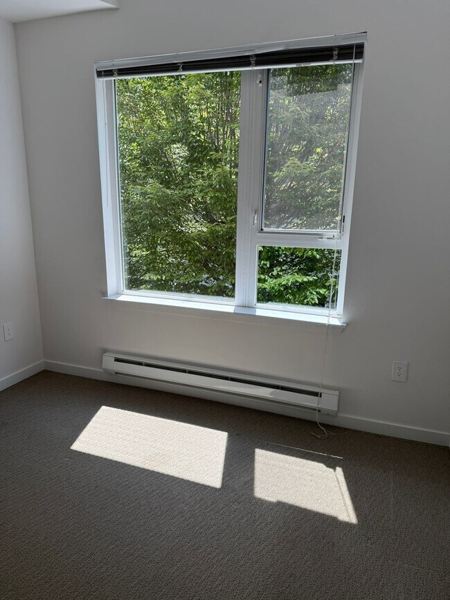 Building Photo - 1bd/1ba Kirkland Condo