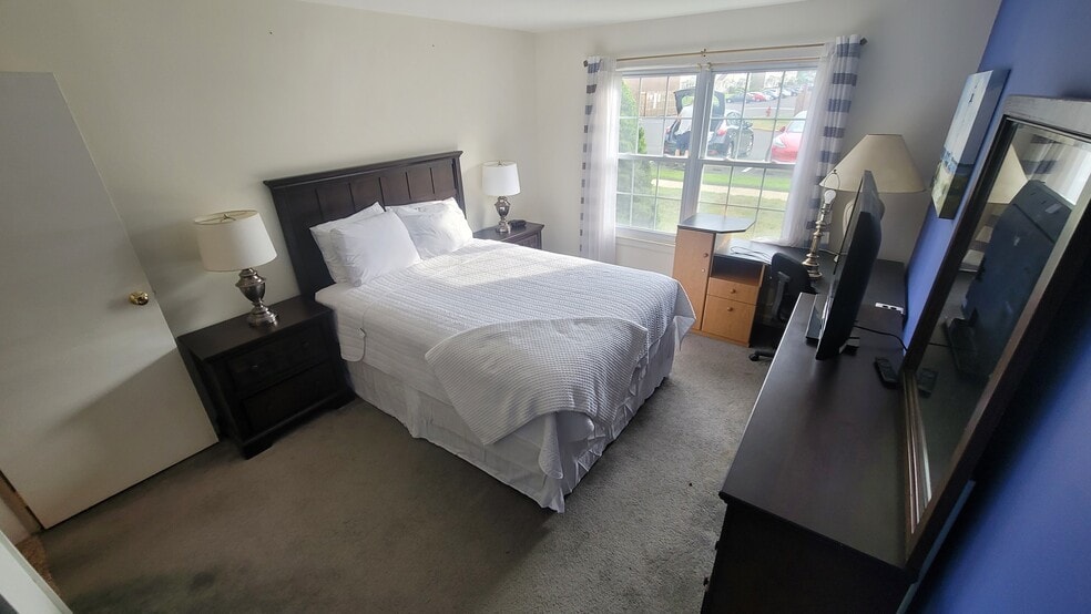 Building Photo - 7 Belfast Dr