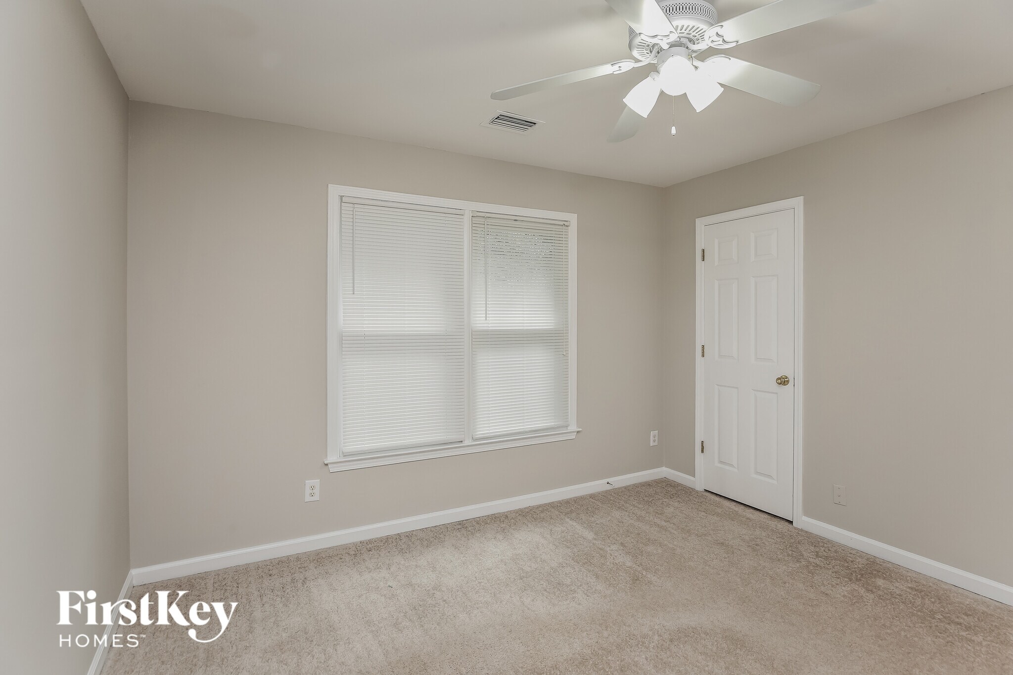 Building Photo - 3215 Maple Terrace Dr
