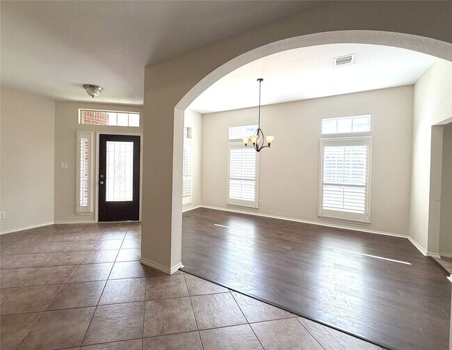Building Photo - 1707 Magnolia Lake Ln