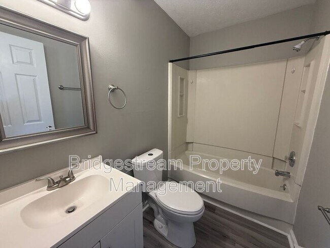 Building Photo - 4644 Waynedale Cir