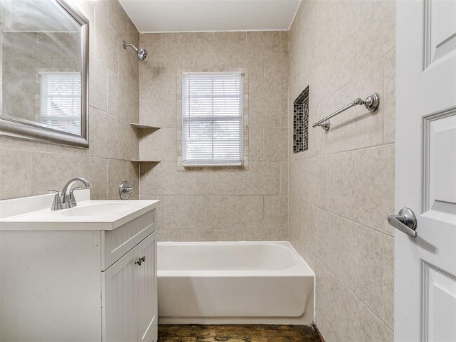 Building Photo - 1338 South Dr