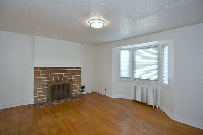 Building Photo - 121 Owendale Ave