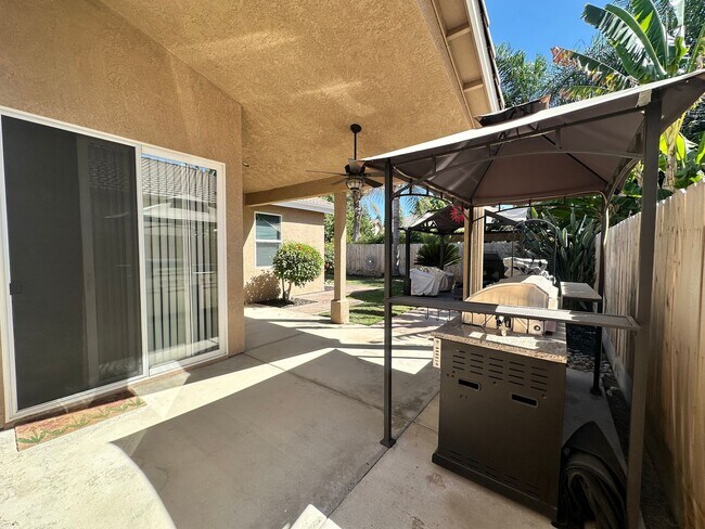 Building Photo - SE Visalia home coming soon!!