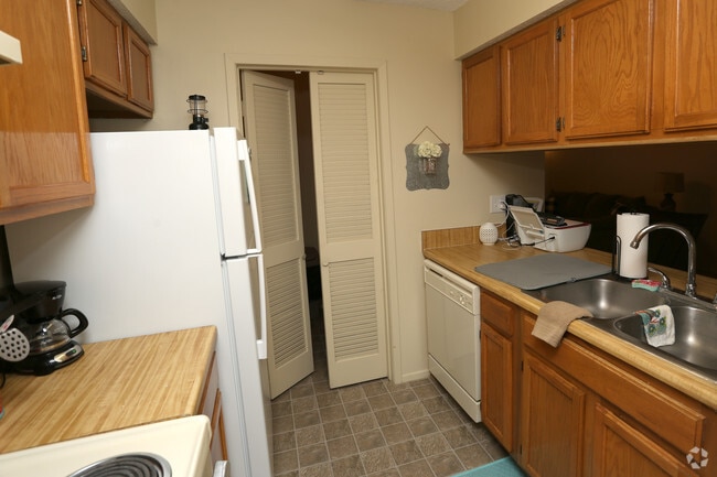 B- 2 Bedroom 2 Bath - Quail Creek Apartments