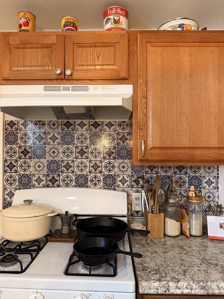 Stove & Oven - 671 Fulton St