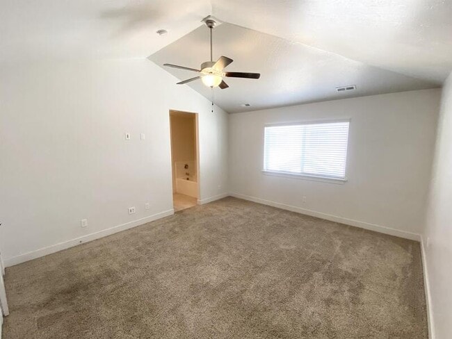 Building Photo - 521 N 20 W