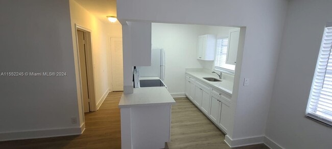 Building Photo - 3856 S Circle Dr