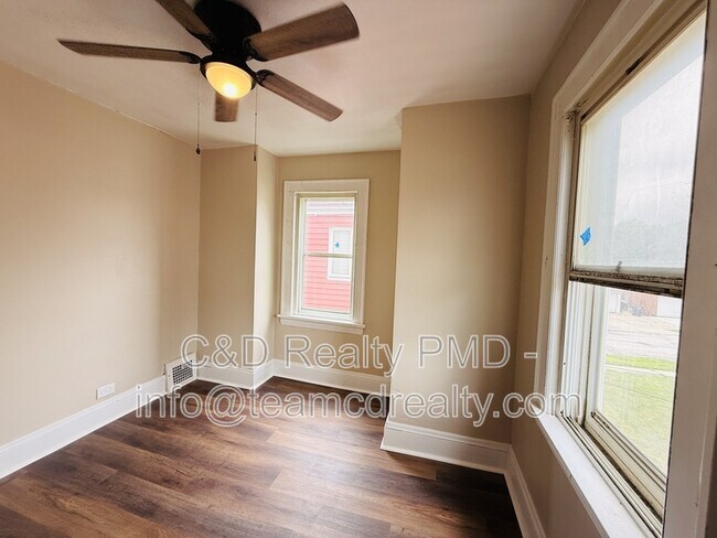 Building Photo - 16105 Walden Ave