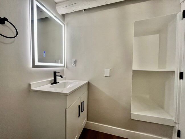 Building Photo - 422 Towner Ave NW