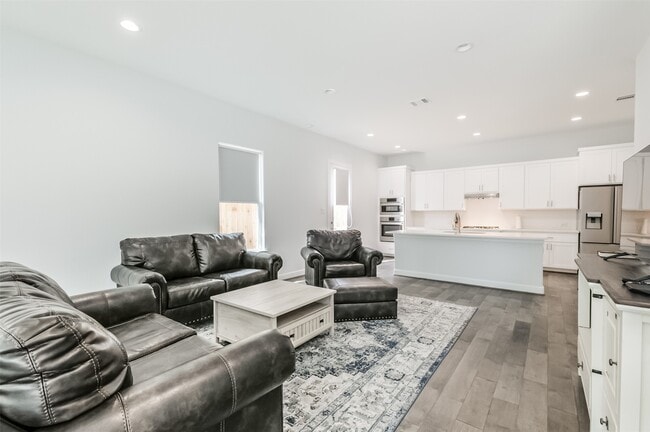 Building Photo - 307 Parker St