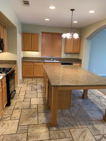 Building Photo - 84126 Canzone Dr