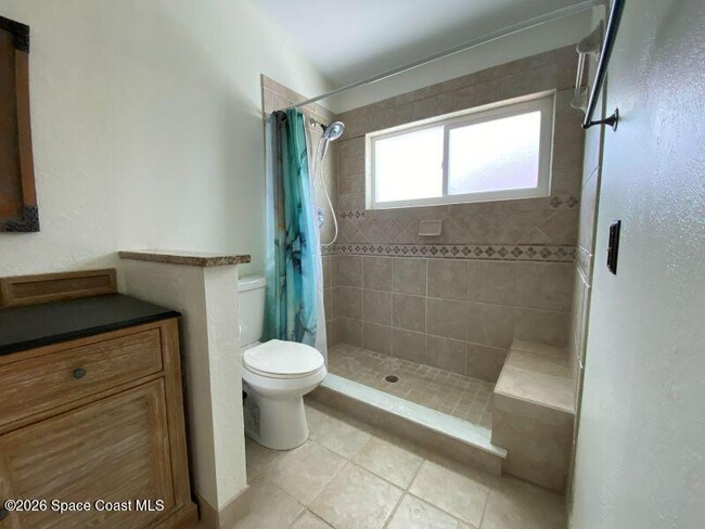 Building Photo - 403 Hayes Ave